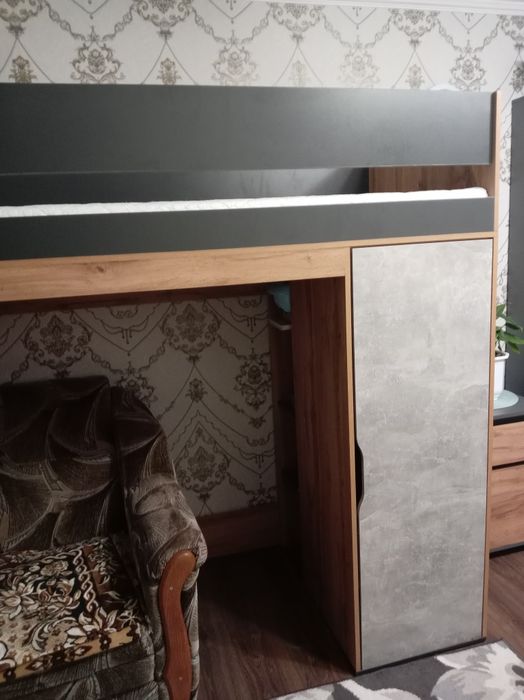 Продам ліжко горище з матрасом