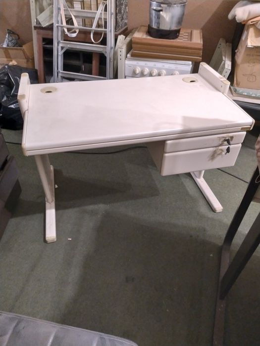 Móveis e artigos de escritório