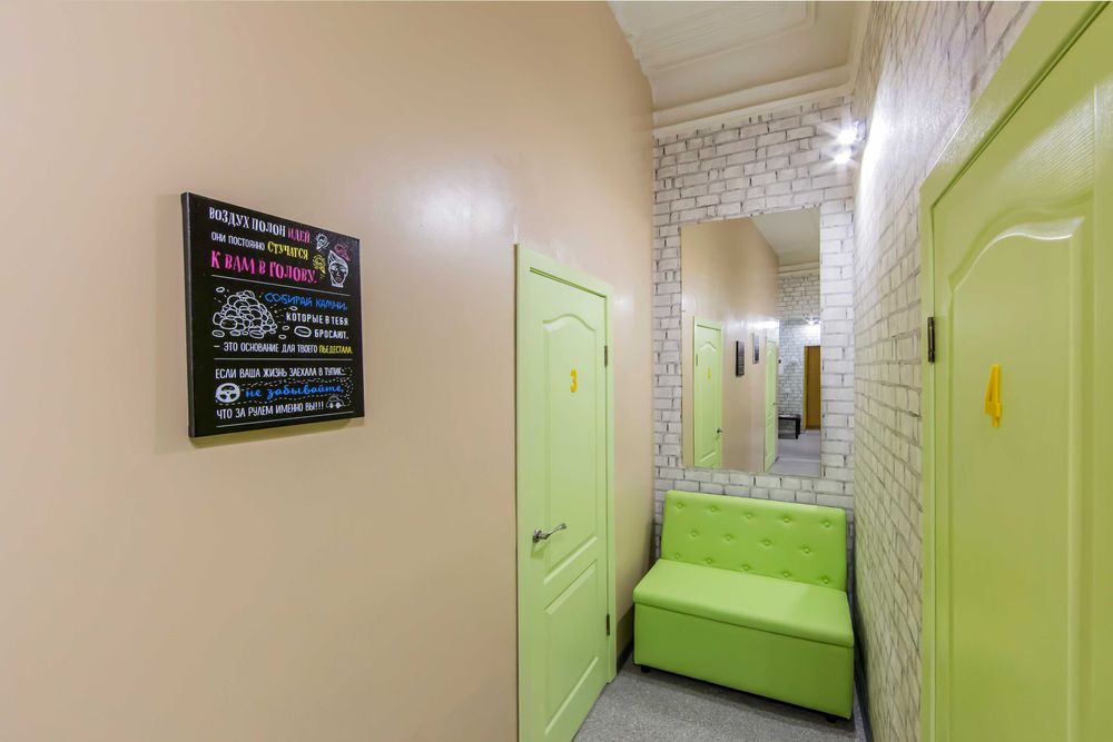 Місце в гуртожитку метро Лук'янівська!Перший поверх, хостел зі світлом