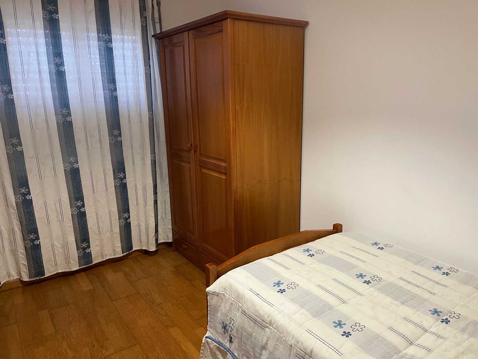 Alugo quarto próximo da universidades beja