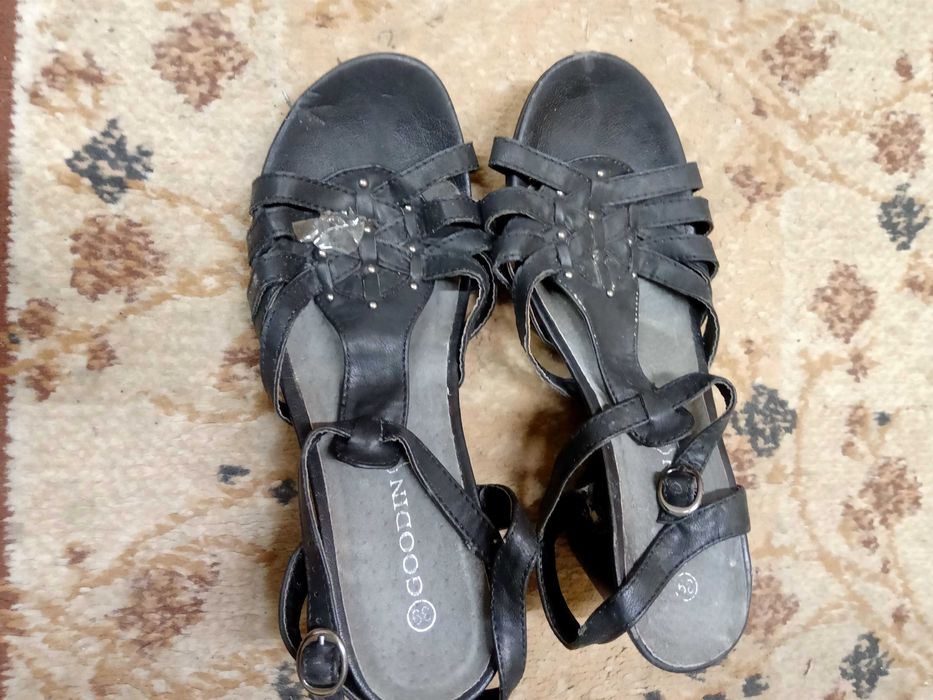 Sprzedam 10 par butów damskich