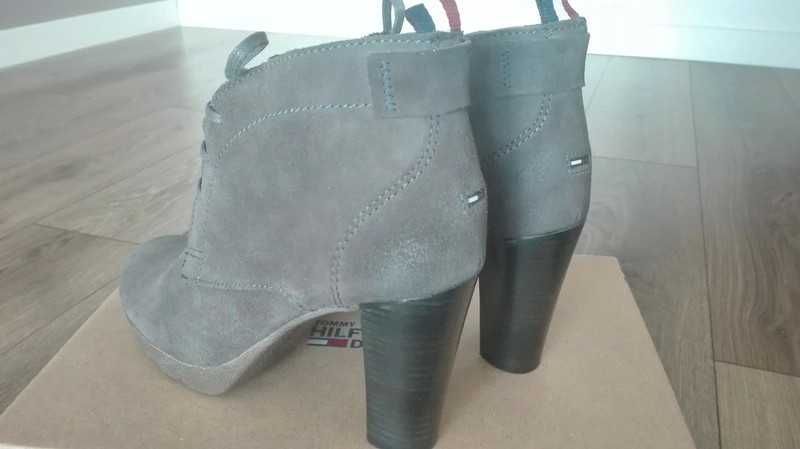 Nowe Stylowe Szare Botki Tommy Hilfiger Denim 39 Zamsz 599 PLN