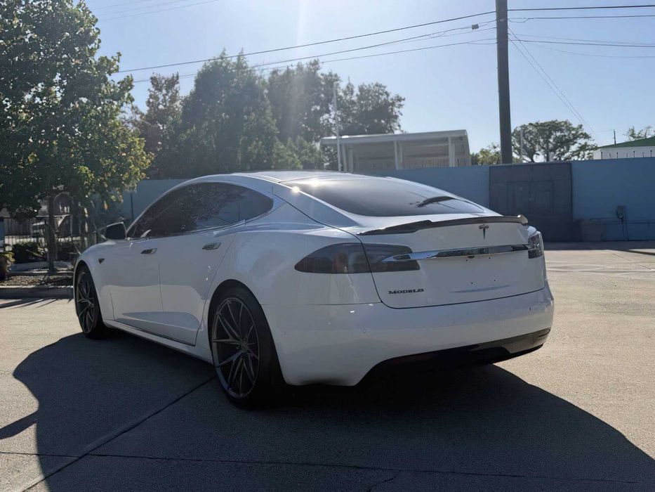 Tesla Model S 75D      2016