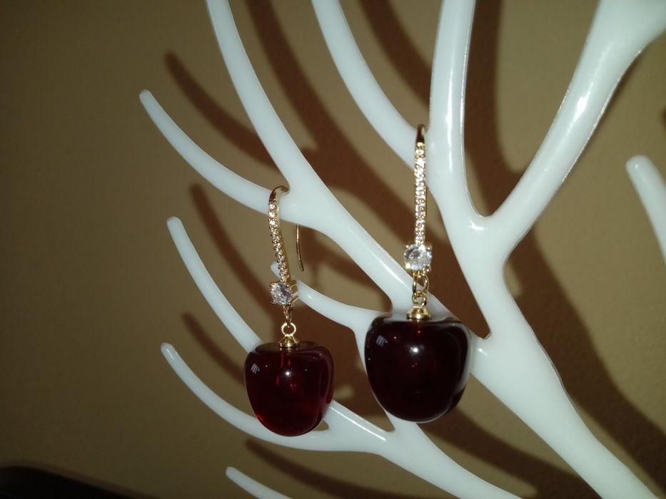 Модные серьги вишенки