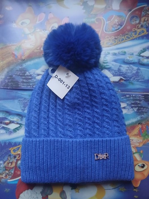 Czapka damska z pomponem