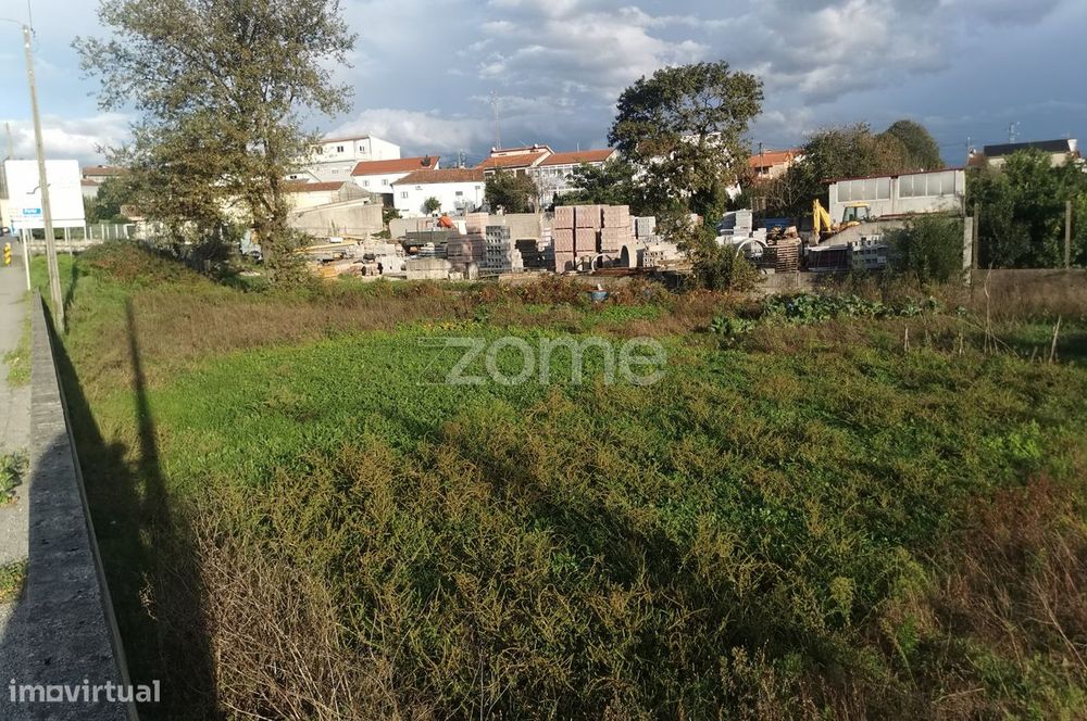 Terreno na EN319-2, Portela, Recarei,liga Recarei a Sobreira, Paredes