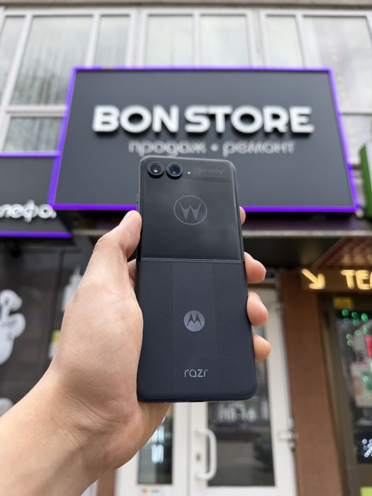 Moto razr 2024+ 256gb. Місяць користування!
