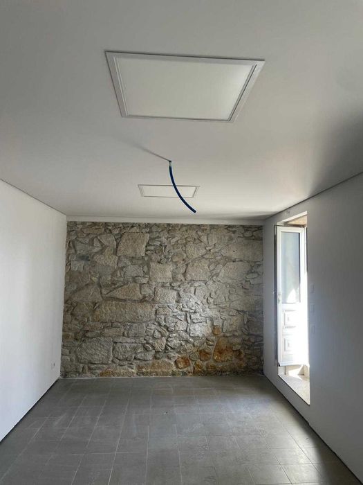 Espaço para Serviços | Santa Marta de Portuzelo (Cruzeiro)