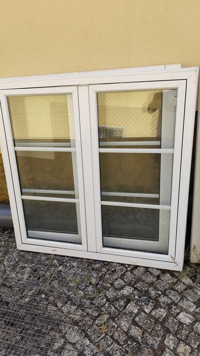 Janelas alumínio e portadas