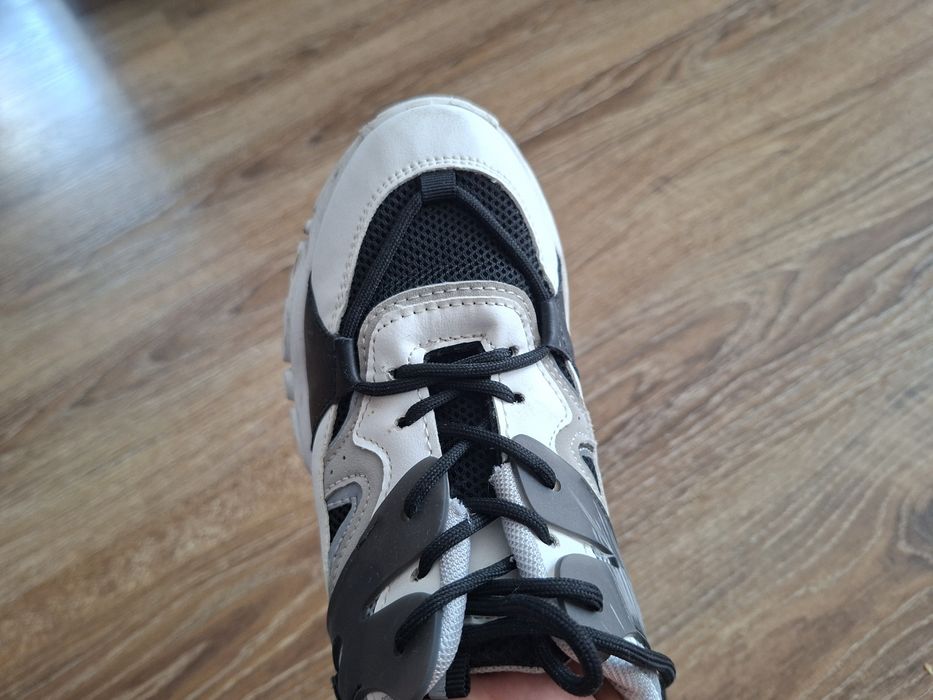 Buty sportowe damskie