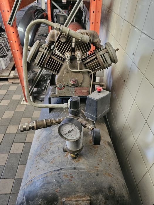 Compressor trifásico