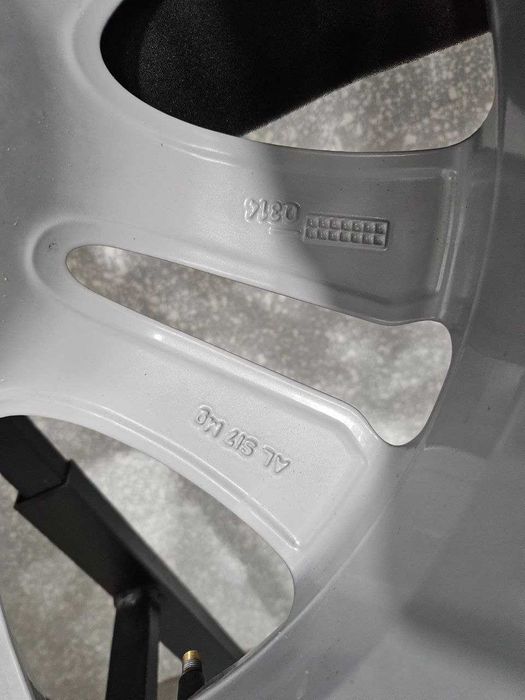 Диски Audi 5/112 R19 7J ET37 dia66.6mm