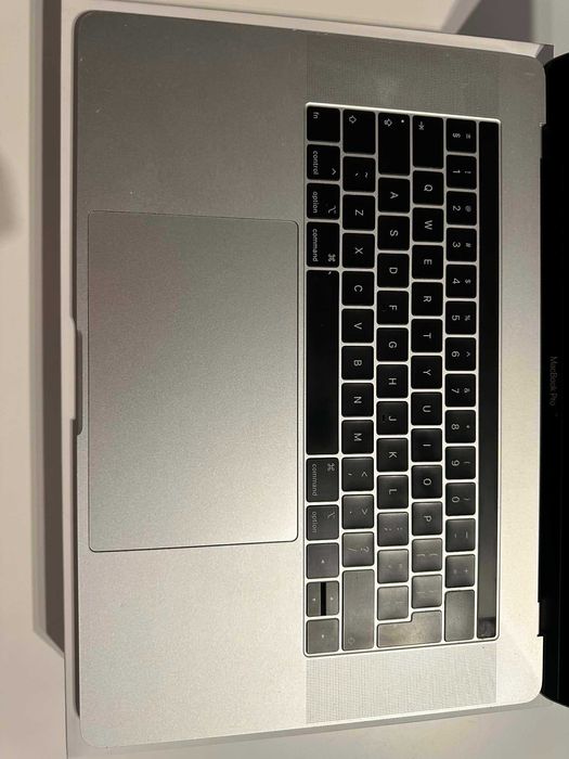 MacBook Pro 15” (2018) – Model A1990