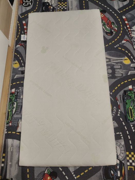 Materac firmowy Sensitive do łóżeczka i kocyki/pościel 120/60