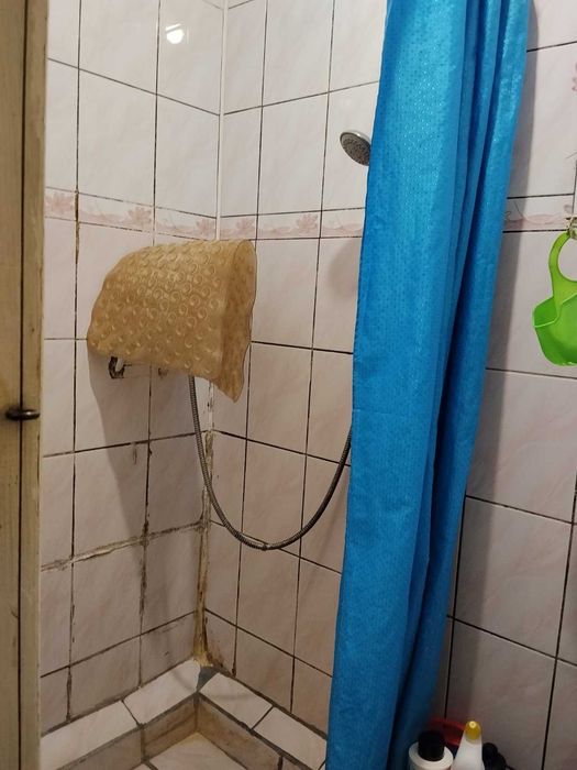 Цена с коммунальными.Сдам дом.