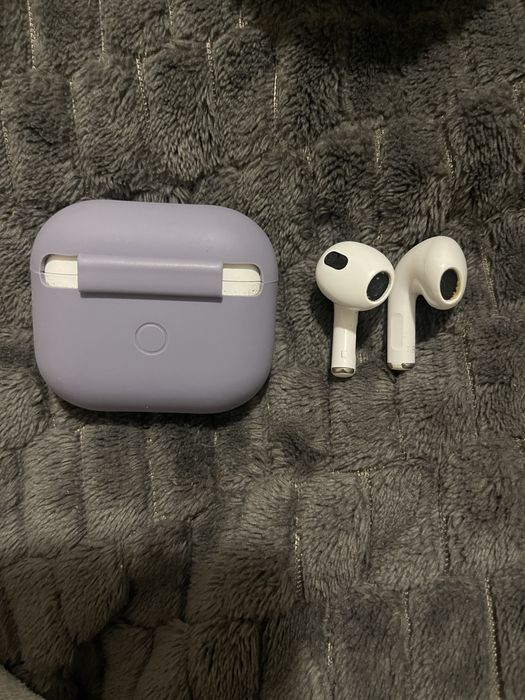 Airpods 3 charging case