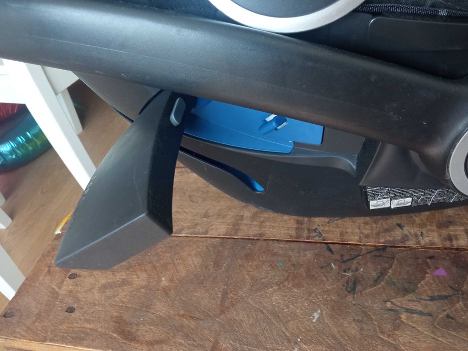 Fotelik dziecięcy GB Idan z bazą isofix