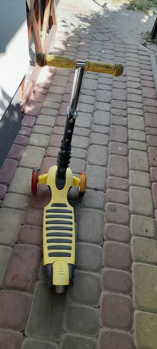 Самокат дитячий .