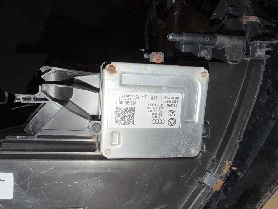 AUDI A4 S4 B8 12-16 lampa lewy przód uszkodzna
