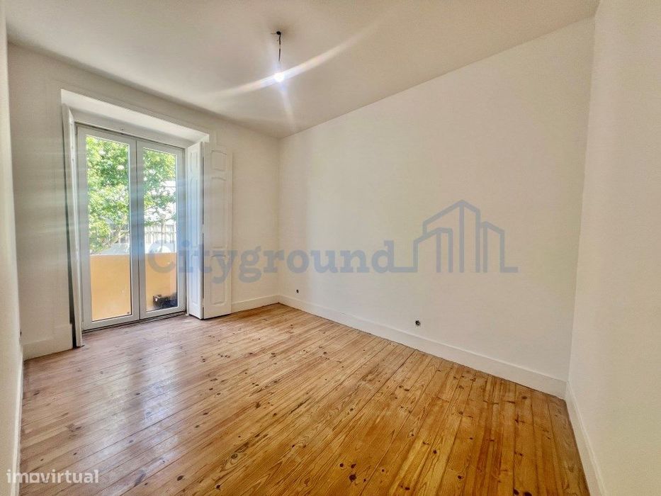 T3 Duplex totalmente recuperado na Avenida General Roçadas - viva e...