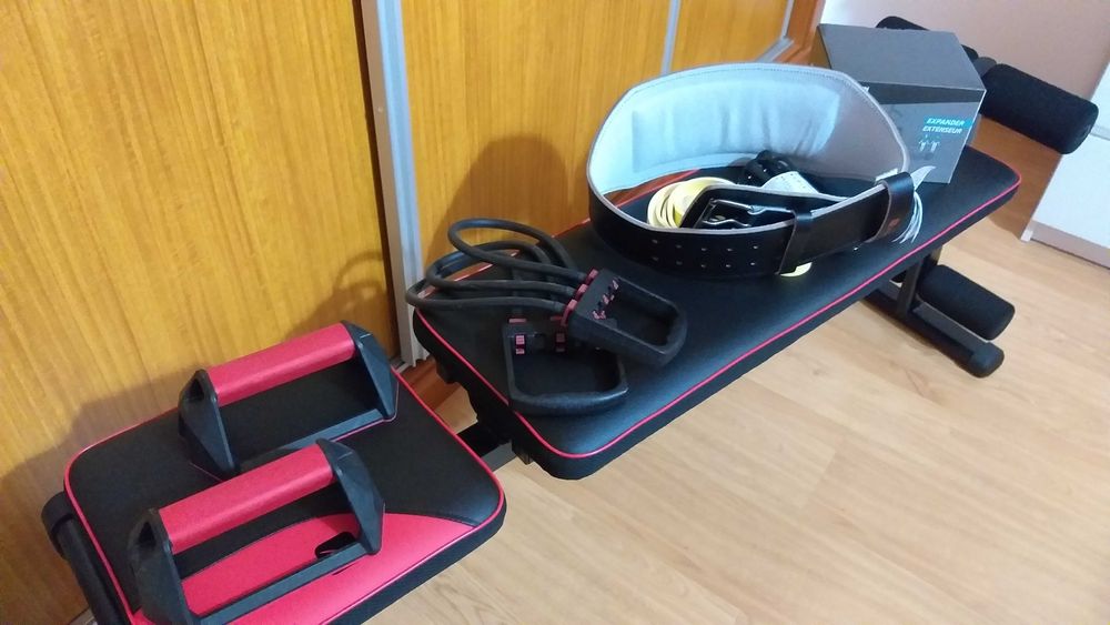 Banco de Musculação e Abdominais + muitos acessórios