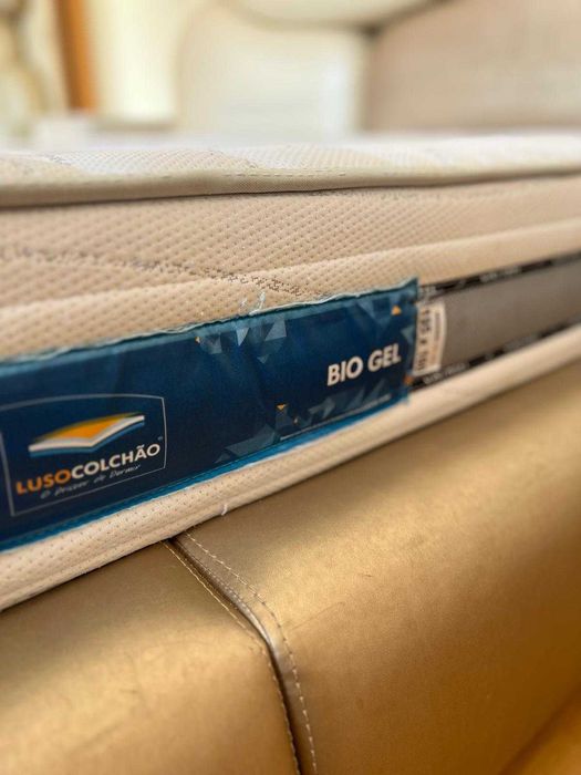 Cama de casal com colchão