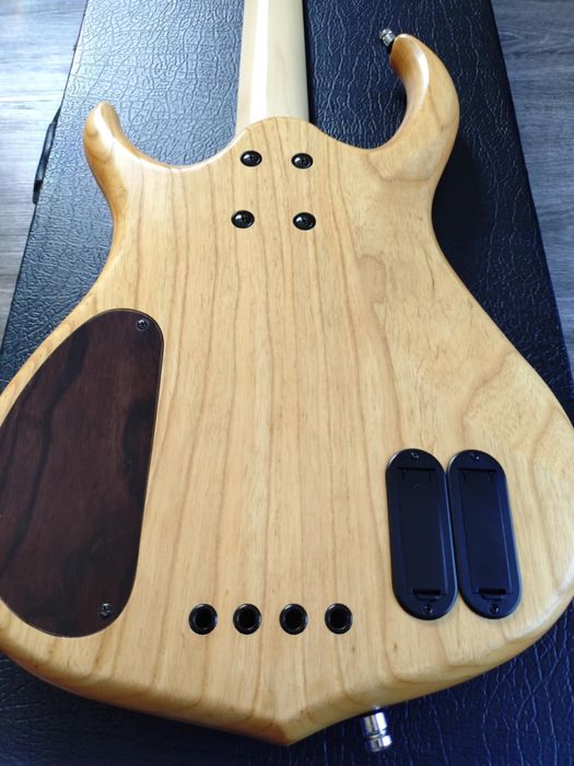Gitara basowa Sire M7 Marcus Miller Swamp Ash
