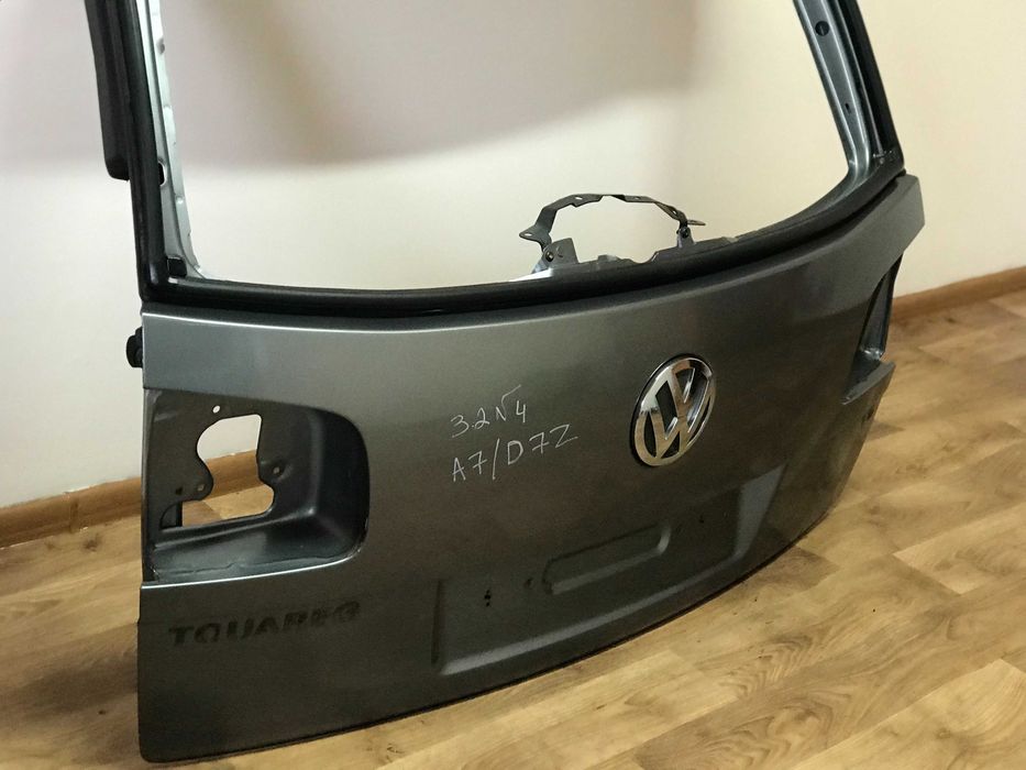 Крышка багажника Ляда Volkswagen Touareg 2003-2009 кришка багажніка