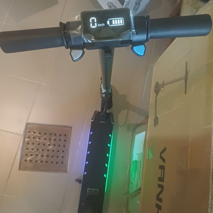 Дитячий електричний самокат з двигуном 150 Вт