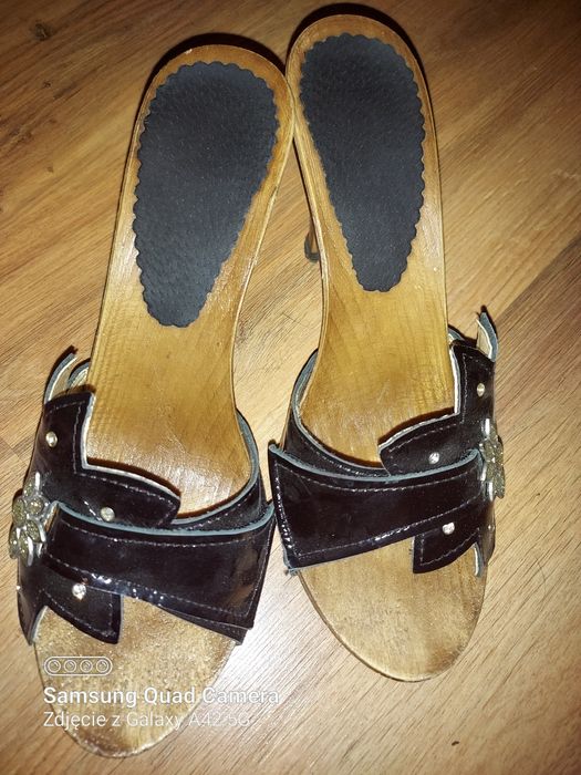 Klapki na koturnie r 39