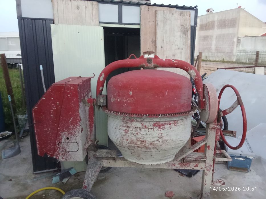 Betoneira de 320 litros