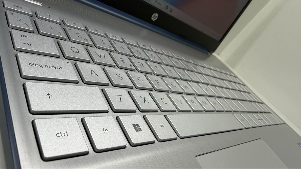 Мультимедійний ноутбук HP Laptop 15s-fq5129ns i5-12gen/ 16RAM/ 512SSD