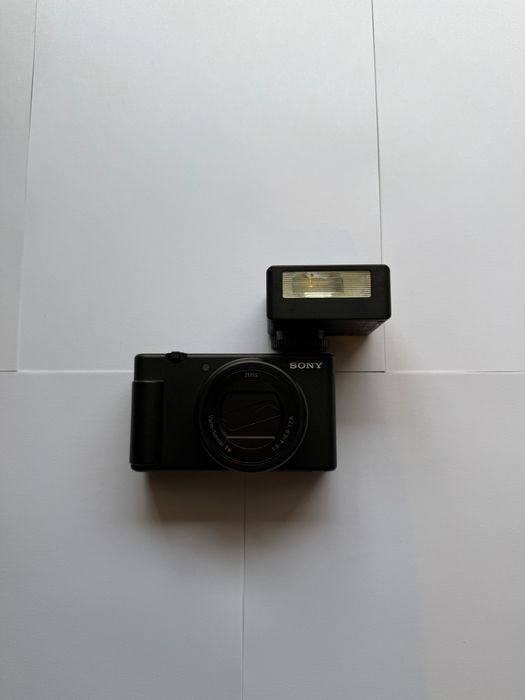 Sony ZV-1 Mark II + Flash — Como Novo