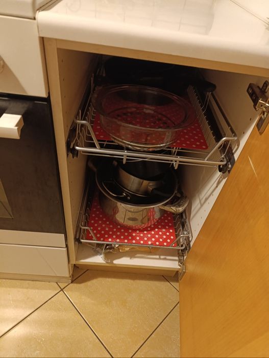 Meble kuchenne IKEA, fronty w kolorze drewna, blat biały