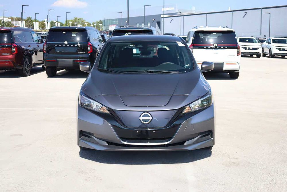 Nissan LEAF      2022