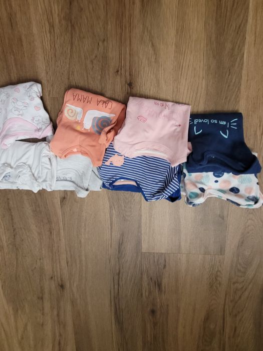 Zestaw ubrań dla dziewczynki r. 68