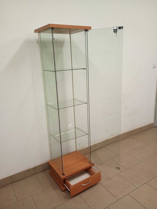 Detolf Dakota szklana witryna z IKEI