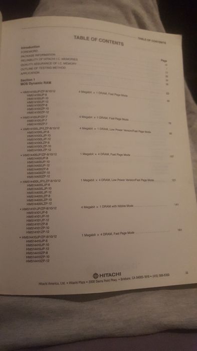 Hitachi. 4 megabit dram data book