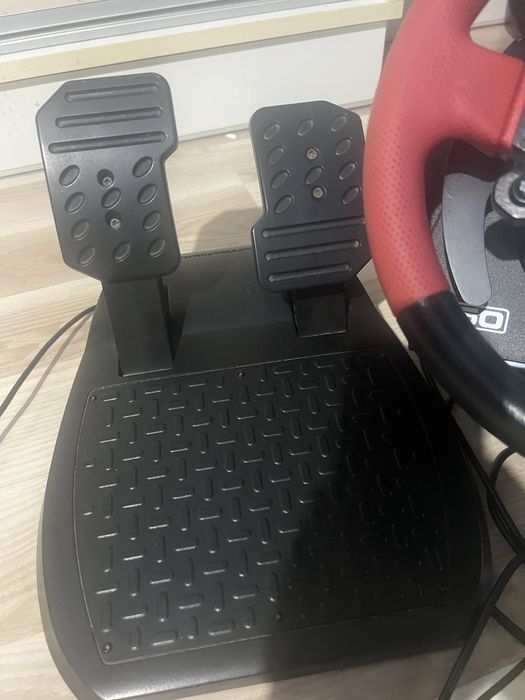 kierownica wyścigowa Thrustmaster T150 Ferrari Edition.