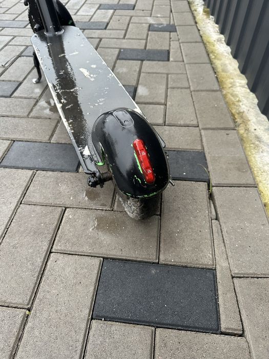 Продам самокат Lime