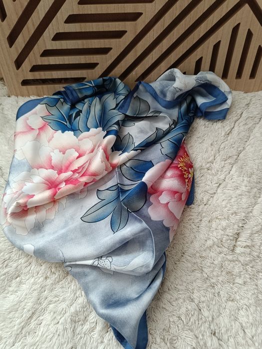 Apaszka chusta chustka w kwiaty kwiatki kwiatuszki