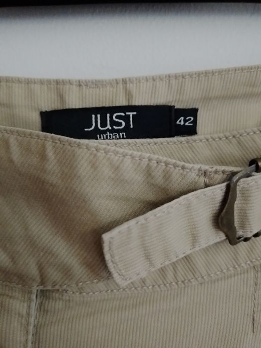 calça curta senhora, como nova, beje, frescas, com virola.