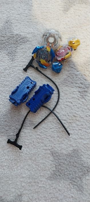 Beyblades + pista