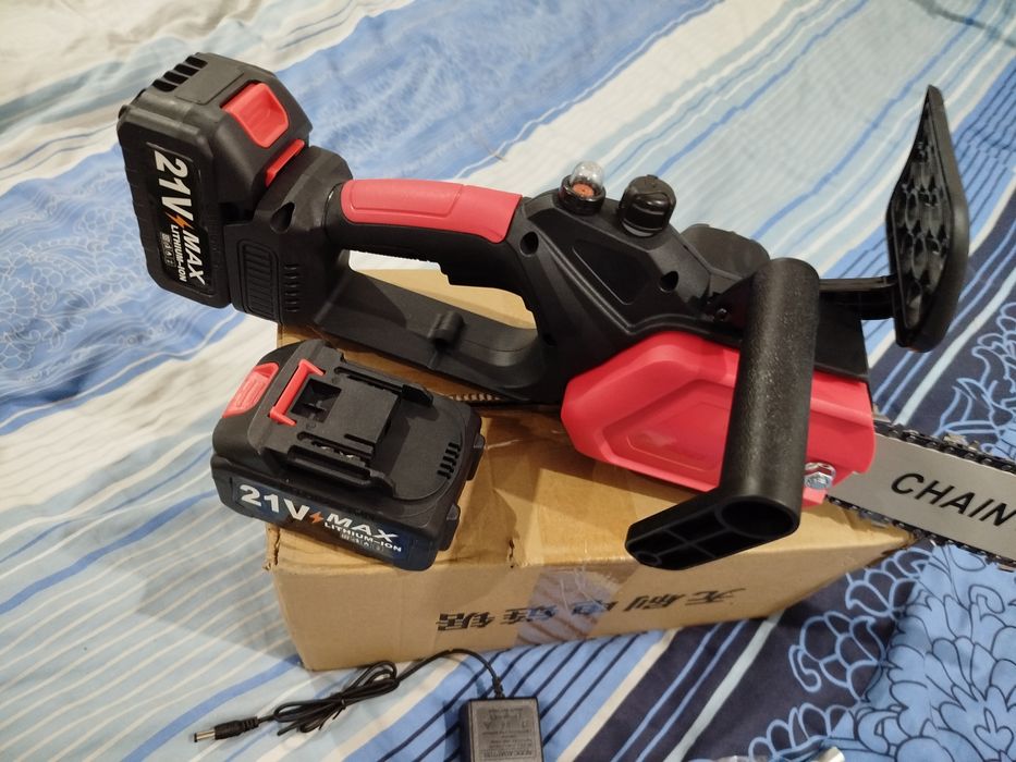 Nowa piła łańcuchowa akumulatorowa