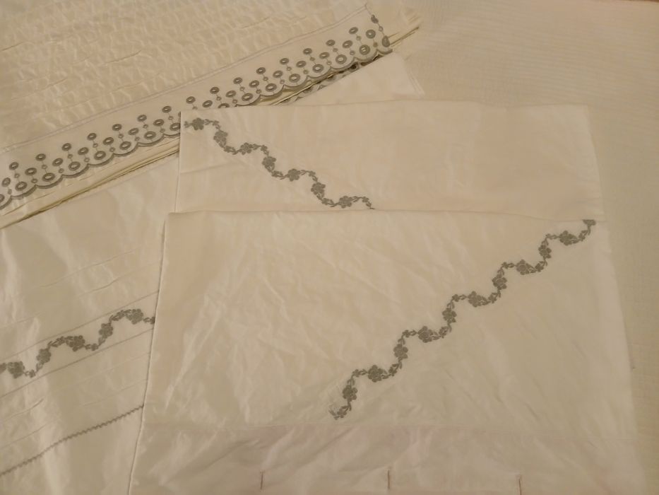 2 lençóis antigos com nervuras e barras bordadas - cama solteiro