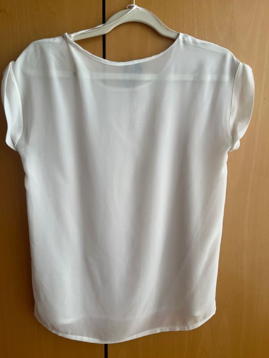 Blusa Branca com um tecido leve