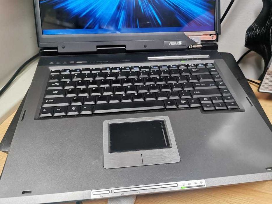 Retro laptop Asus A6JC Intel T2250 1GB RAM 15,4 Win XP