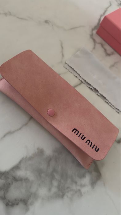 Caixa de oculos miumiu