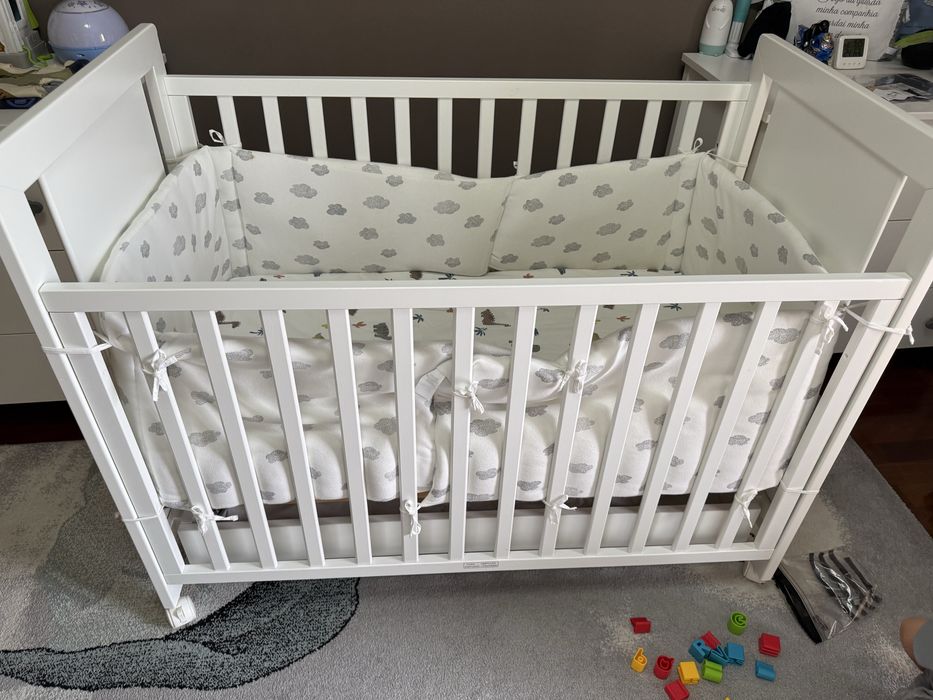 Berço Trama com gaveta e lateral rebatível