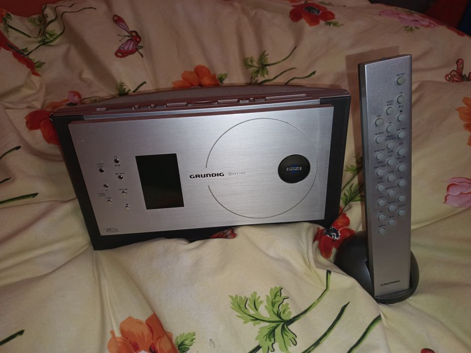 Radio Grundig z pilotem